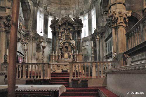 Šibenska katedrala iznutra